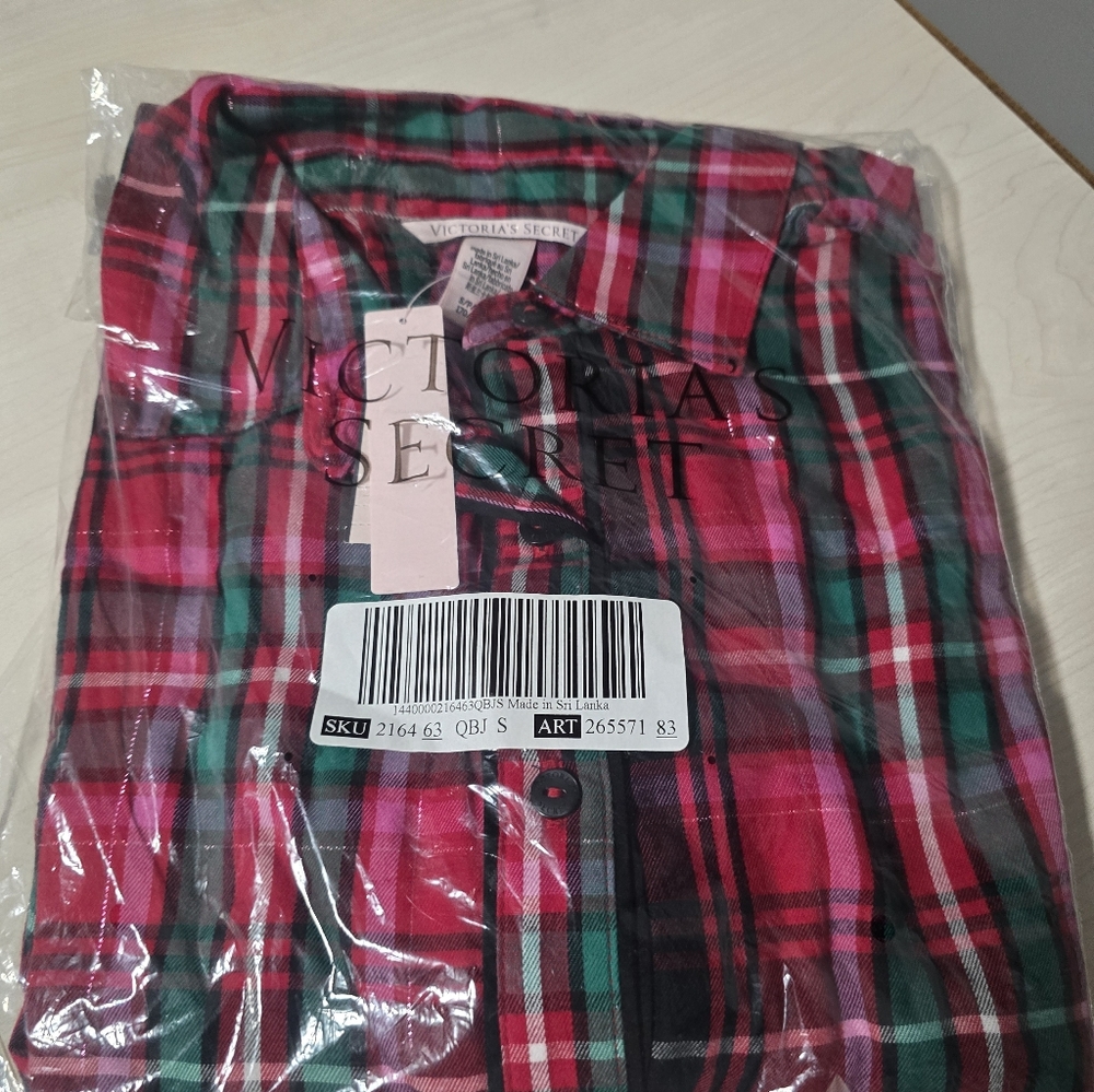 New Authentic Victoria's Secret Womens sleep shirt